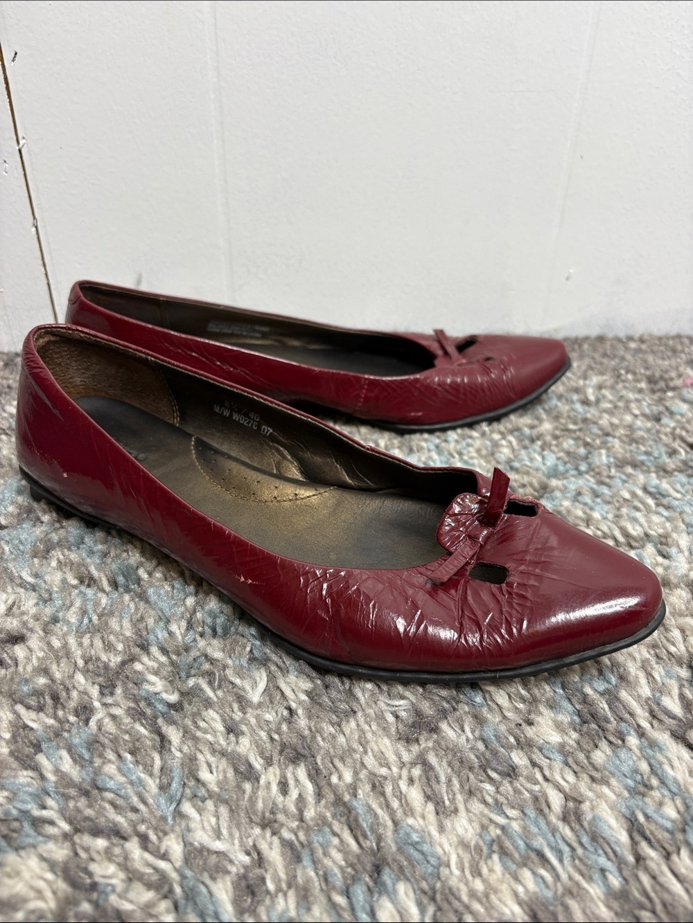 Born Shoes Womens 8.5 Glossy Patent Leather Pointed Toe Ballet Flats Bow - Picture 2 of 12